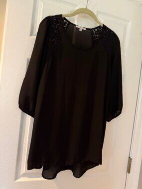 AMBER BLUE Black Lace Inset Tunic - Medium - EUC